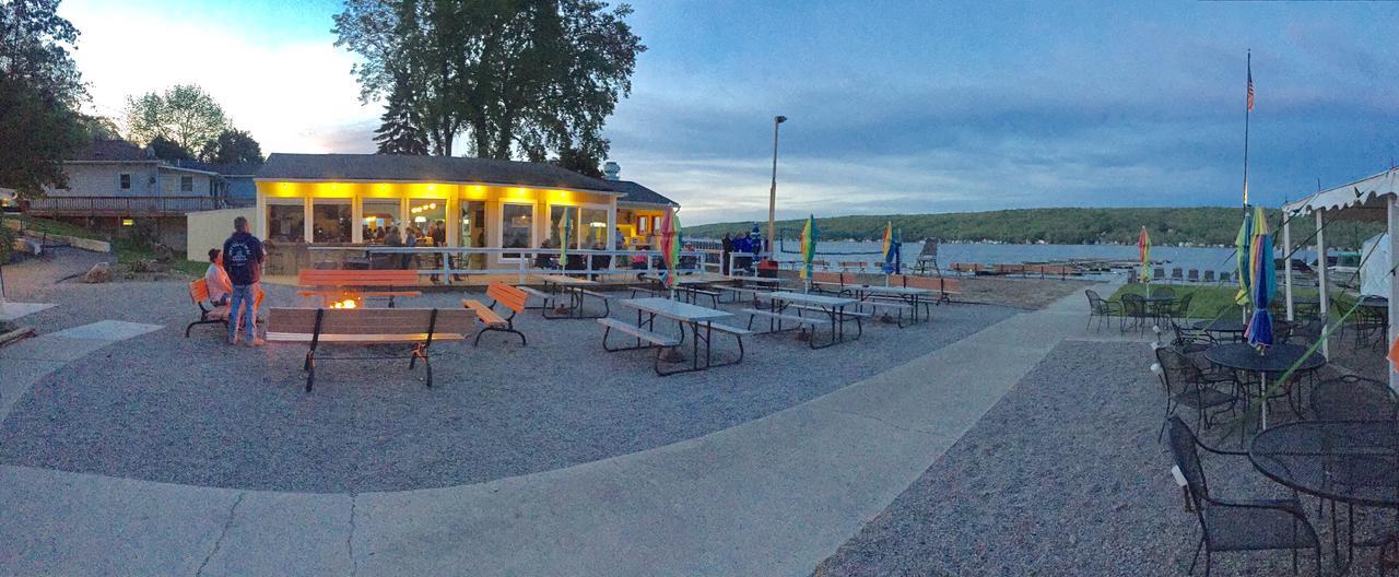 Beachcomber Inn Conesus Exteriör bild